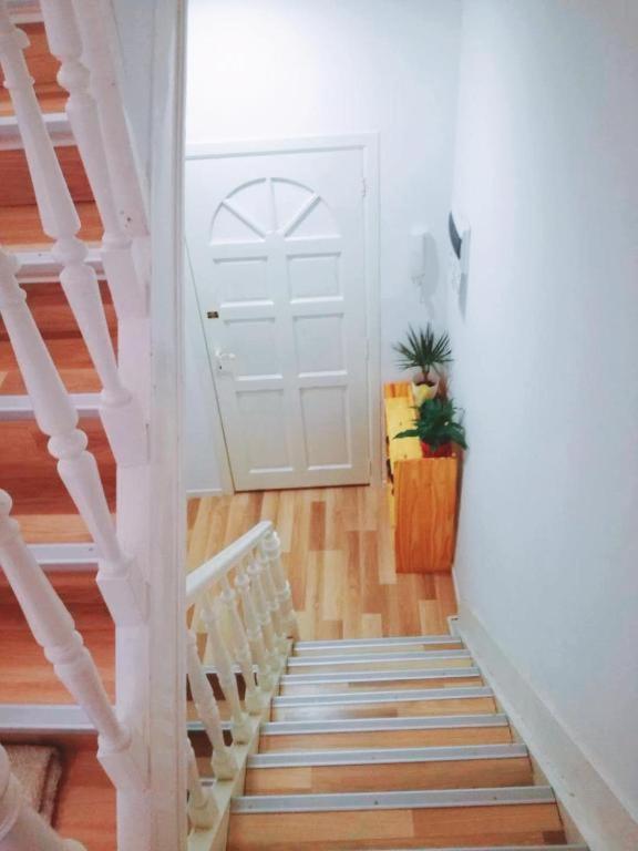 Cozy Rooms With Share The Bathroom And Kitchen Brüksel Dış mekan fotoğraf