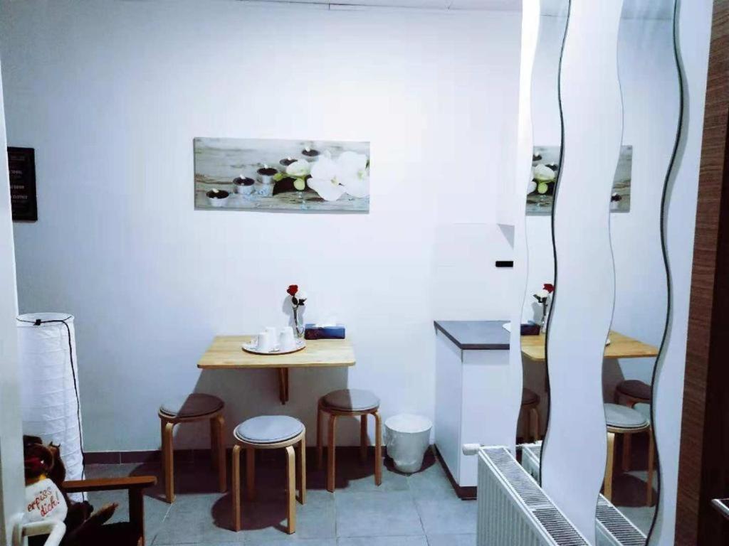 Cozy Rooms With Share The Bathroom And Kitchen Brüksel Dış mekan fotoğraf